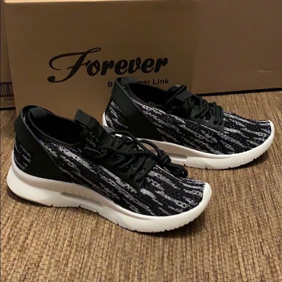 Fly knit breathable Sneakers in black and white - Picture 3 of 8